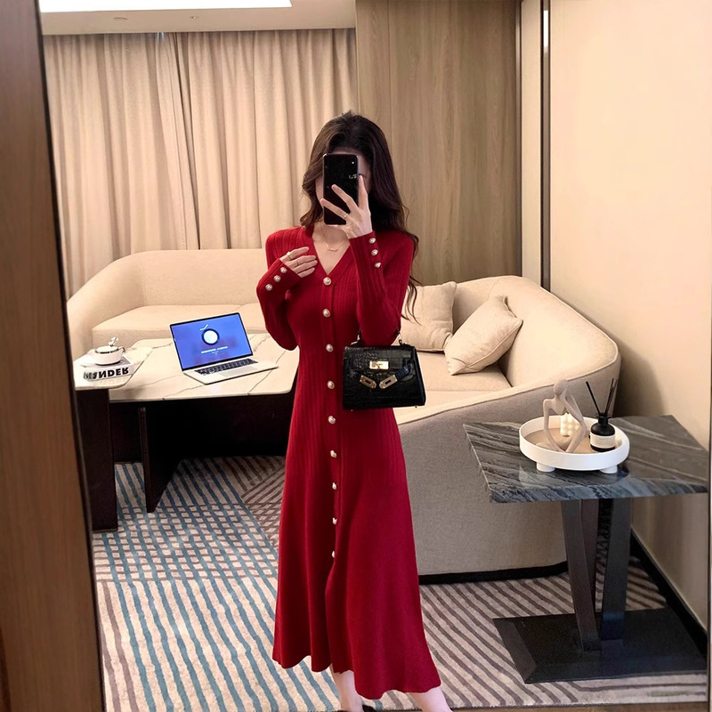 Lin Yaner Red V-neck Knitted dress Women's Autumn and Winter Base New Waist Elegant Single-breasted Sweater Skirt