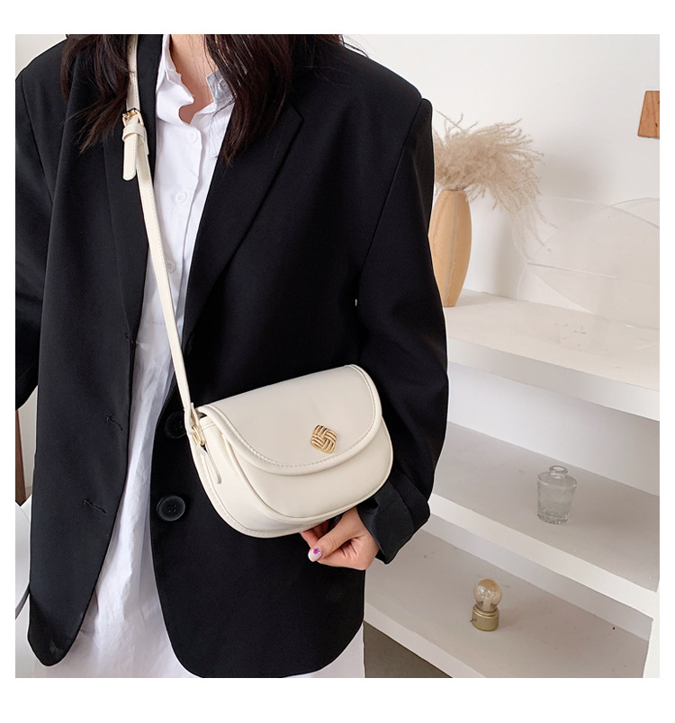 Retro Small Messenger Solid Color Buckle Saddle Bag Wholesale Nihaojewelry display picture 8