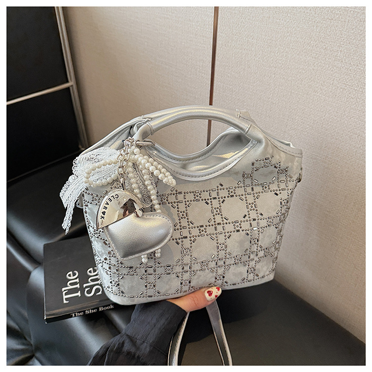 Summer fashion women's versatile hand-held niche crossbody design 2025 simple crossbody bucket bag, new Korean style for commuting undefined