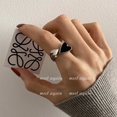 Korean simple black love ring, sweet and cool style ins design niche heart-shaped peach heart index finger ring accessories