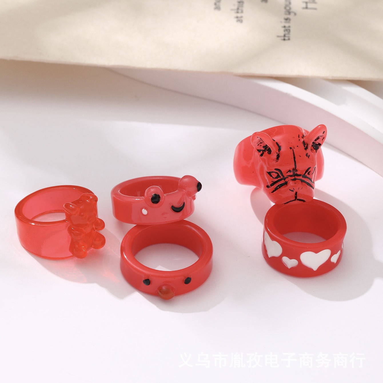 Transfronterizo Amazon nuevo animal de dibujos animados perro tridimensional oso resina diversión personalidad hip hop anillo conjunto traje