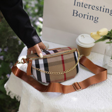 2024春夏新款时尚胸包新款女包休闲斜挎包格子马鞍包单肩包批发