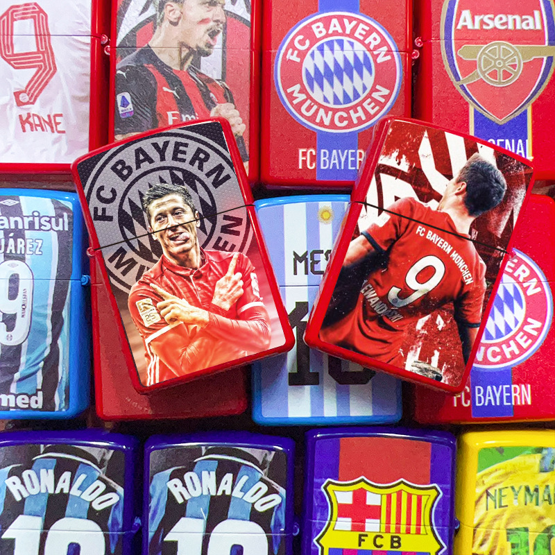 Encendedor de queroseno con diseño de jugador legendarario de la dinastía del fútbol, textura retro en relieve, acabado mate, artesanía