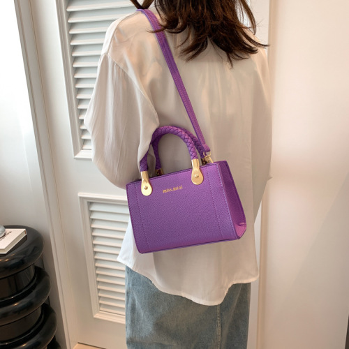 This year's popular handbag women's retro crossbody bag small square bag autumn new fashion simple shoulder bag