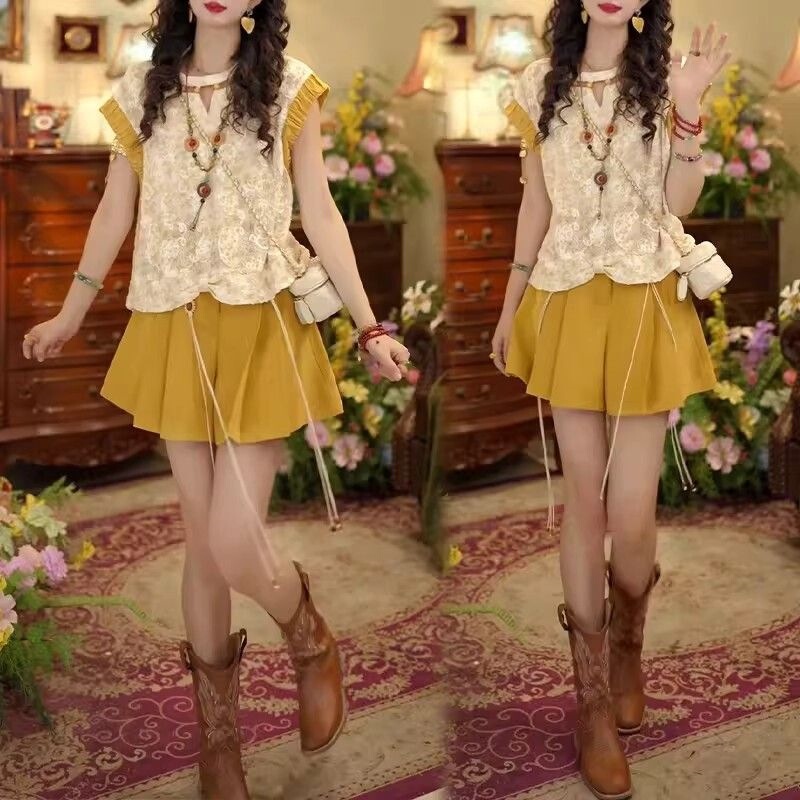 Hong Kong Style Retro Suit for Women 2026 New Summer Round Neck Jacquard Hollow Shirt High Waist Casual Shorts Two-Piece Set Hong Kong Style Retro Suit for Women 2026 New Summer Round Neck Jacquard Hollow Shirt High Waist Casual Shorts Two-Piece Set