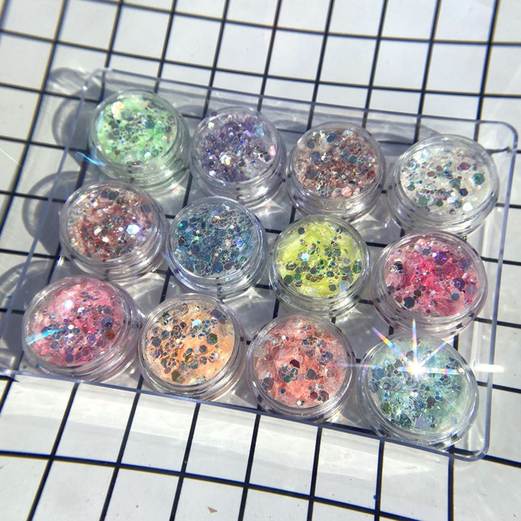 High-gloss, iridescent glitter, sequins, mixed gold powder, and glitter powder are available in a full range of sizes and vibrant colors.