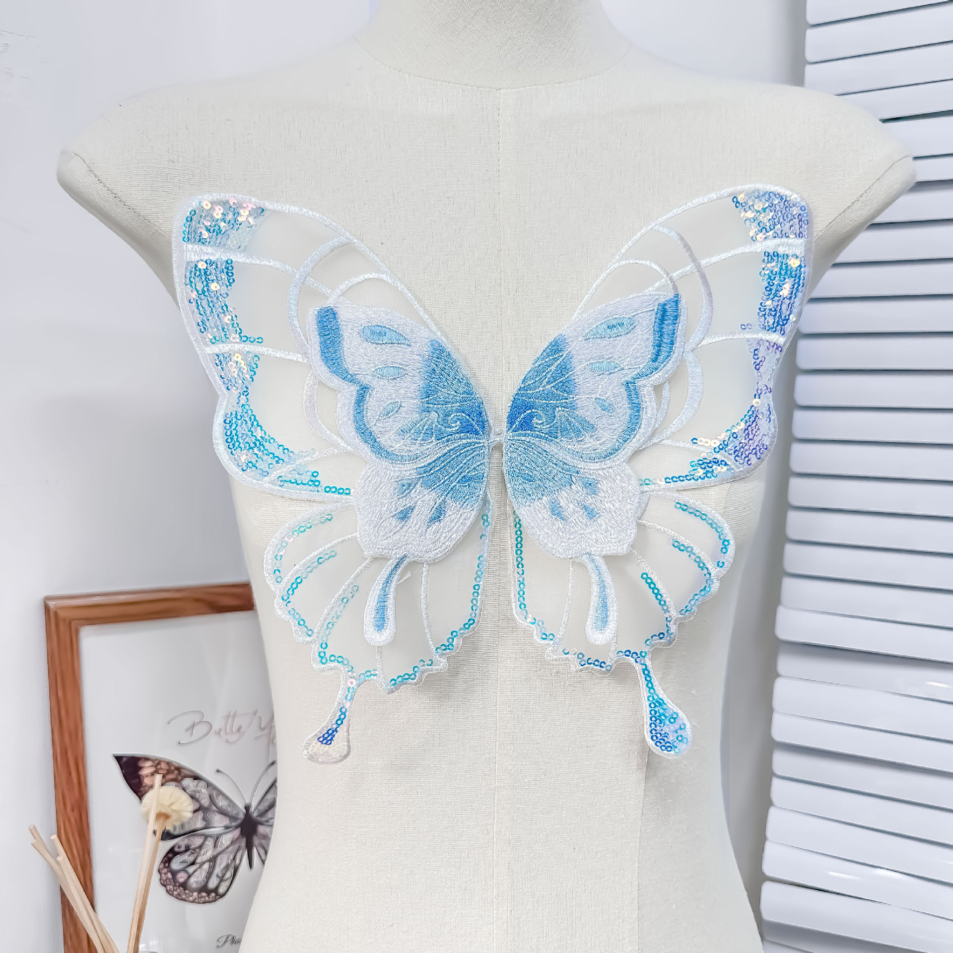 Azul sequilla doble encaje bordado mariposa pectoral pegatinas DIY niños adultos espectáculo accesorios de ropa