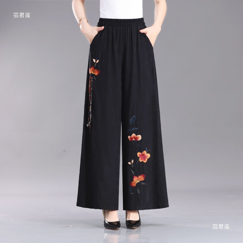 お母さんのズボンの夏はゆったりしています。|undefined