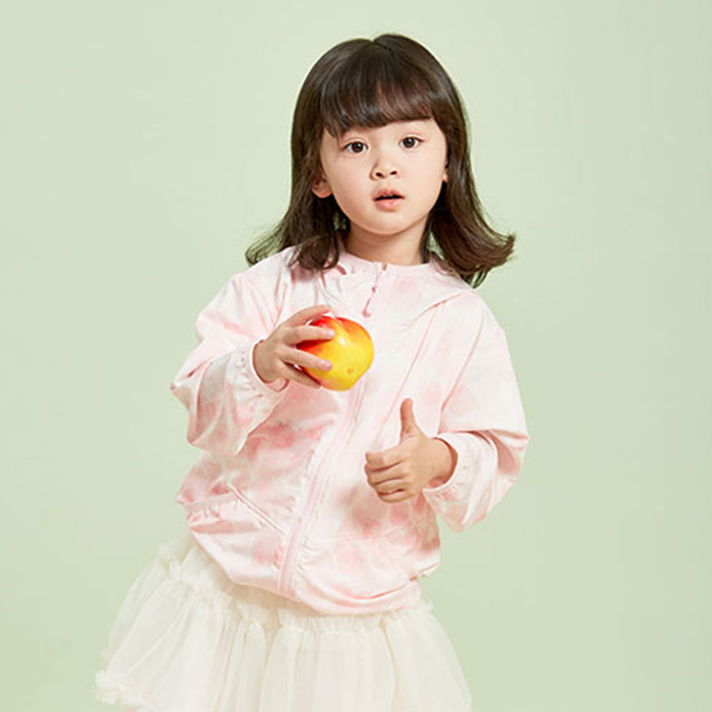 Verano nuevo tipo de ropa de protección solar infantil ligera y fría UPF50 + hielo anti-UV ropa de protección solar delgada para niños