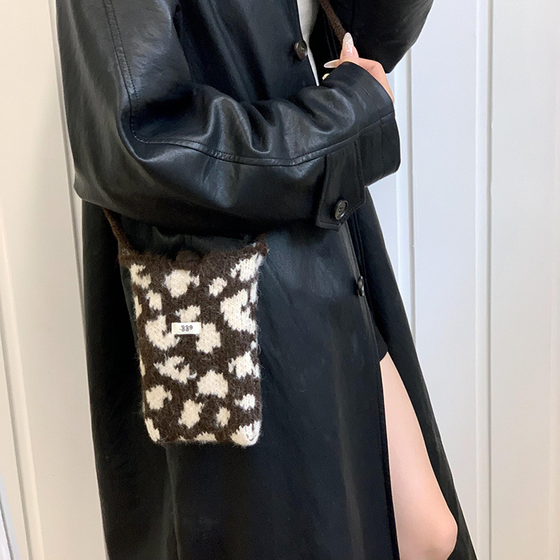 Bolso de teléfono móvil de punto otoño y invierno nuevo estilo versátil coreano Dongdaimen retro estampado de leopardo moda bolso de lana cambio bolso de llaves