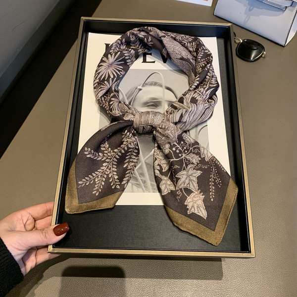 Fashionable high-end demi-season ethnic handkerchief