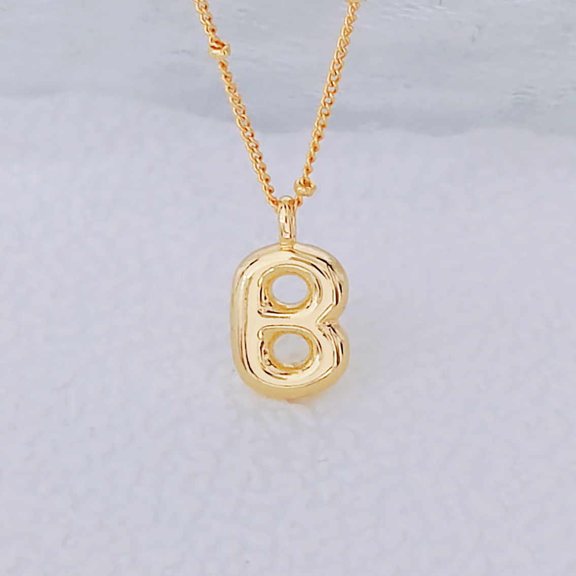 Transfronterizo Amazon venta caliente cobre chapado 18k oro real 26 letras inglesas collar colgante linda cadena de clavícula hip-hop