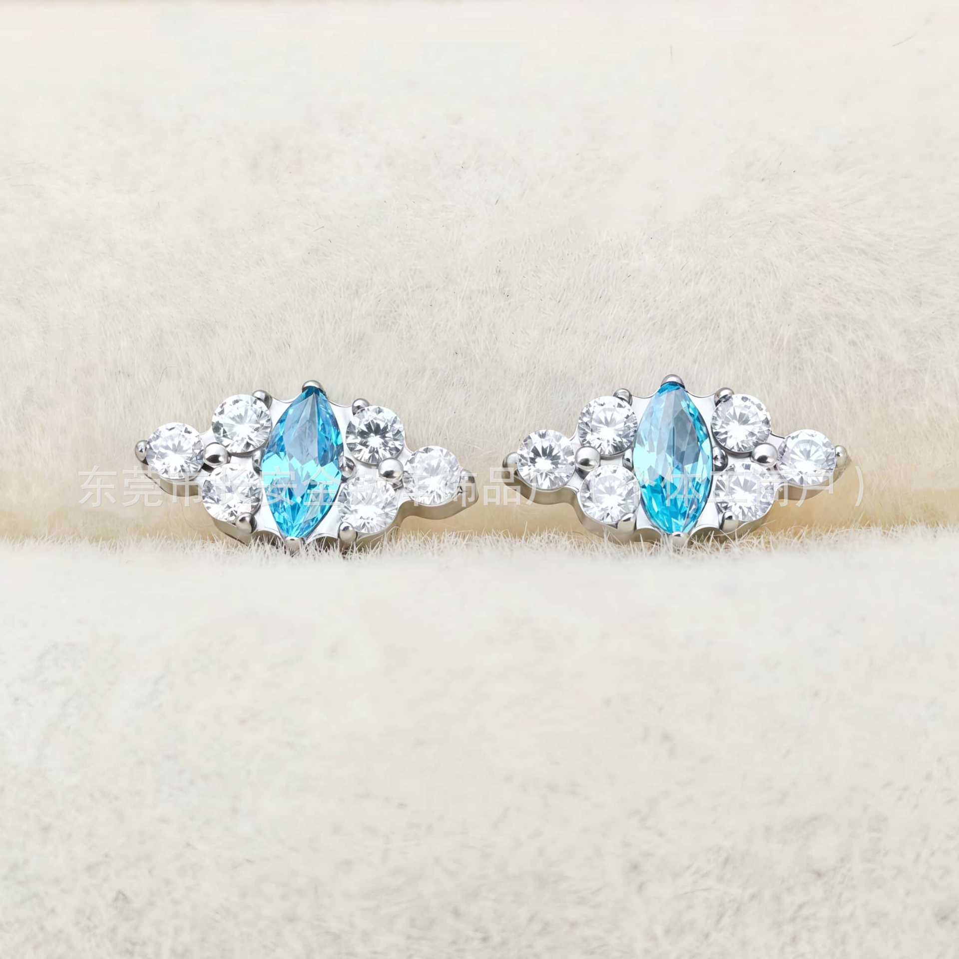 F136 Titanium Full Diamond Cloud-Shaped Zircon Lip Stud, Ear Stud, Cartilage Stud, G23 Titanium Alloy Body Piercing Jewelry detail image 4