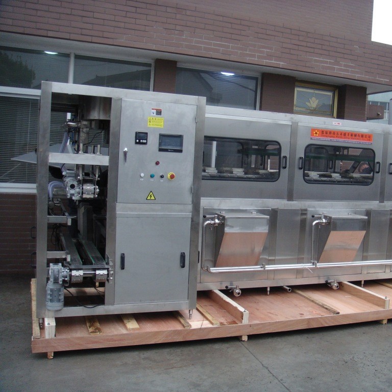 供应QGF-240型桶装生产线 冲洗滴干灌装压盖四合一瓶装水生产线