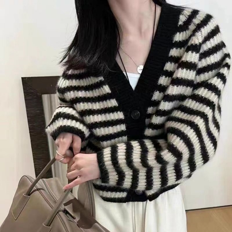 慵懒风复古红色条纹V领毛衣外套女冬季韩系软糯宽松针织开衫上衣|undefined