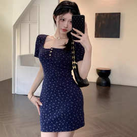 辣妹性感碎花裙夏季女装方领后背镂空设计感短款连衣裙洋气包臀裙