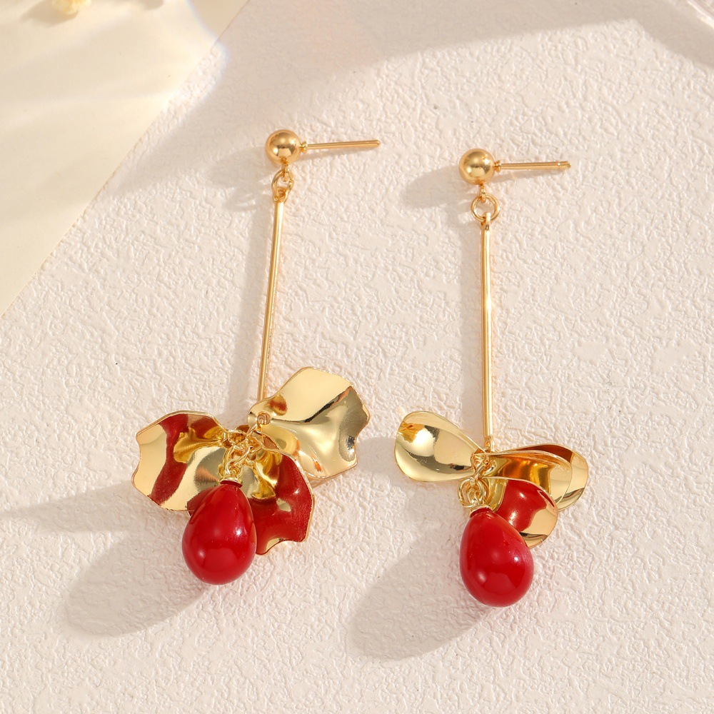 Metal de moda simple y elegante pendientes de bordas plegadas geometría pendientes ligeros de lujo pendientes largos pendientes versátiles