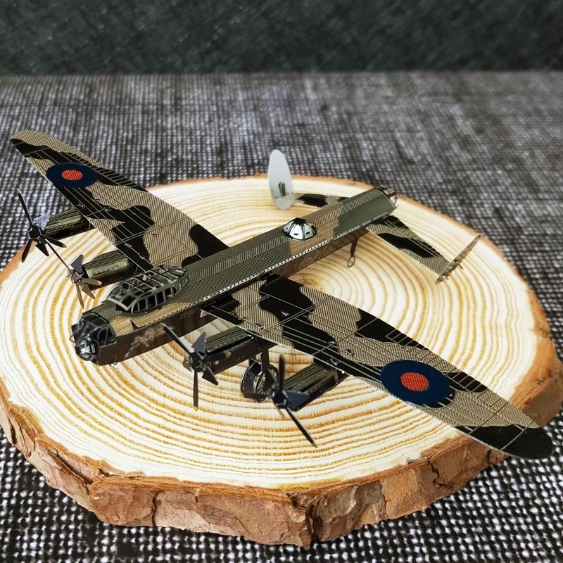 Estatua mágica de acero al por mayor versión de color avión un grupo metal rompecabezas mini 3D tridimensional hecho a mano DIY modelo de montaje