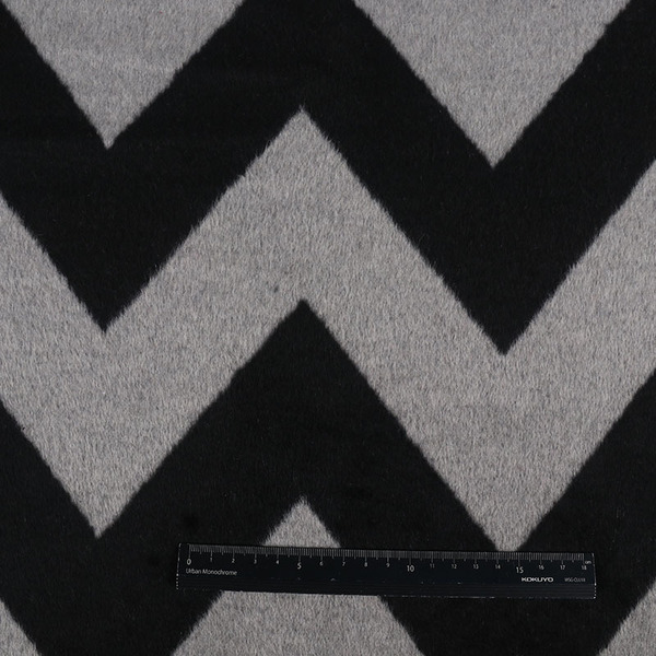 Big v wave single smooth brushed large jacquard woolen plaid black…