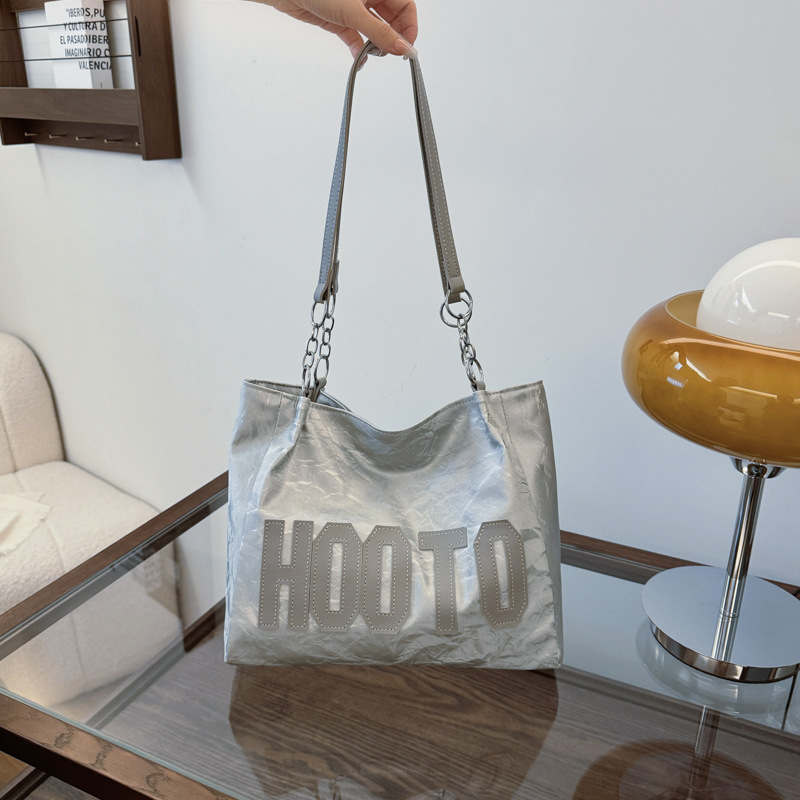 Bolsa de gran capacidad para mujeres otoño y invierno versátil 2024 nueva bolsa de compras de hombro casual simple de viaje al trabajo bolsa de mano