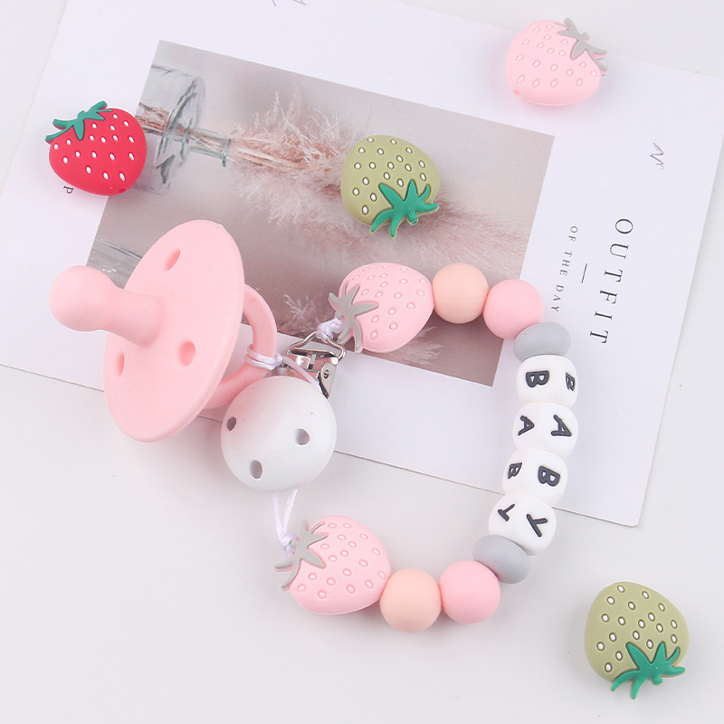 Nuevos productos para bebés Clip de chupete redondo de madera para calmar la cadena de chupete de silicona de fresa de dibujos animados para bebés