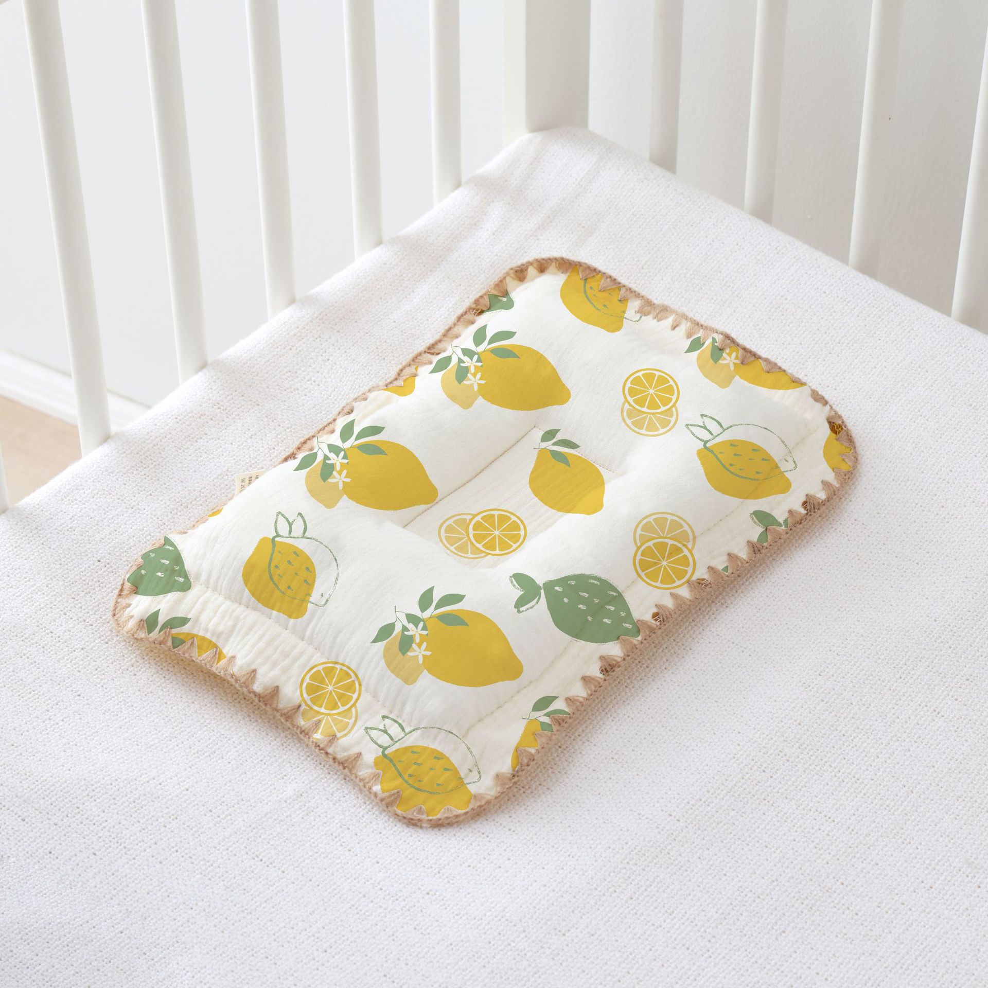 赤ちゃんの定型枕は0 ~ 6ヶ月以上です。