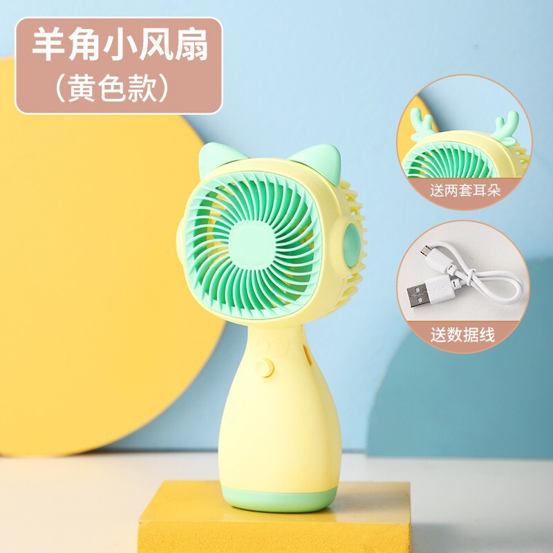 小型扇風機usbミニ扇風機を持って充電します。学生寮の手は携帯型のデスクトップを持っています。|undefined