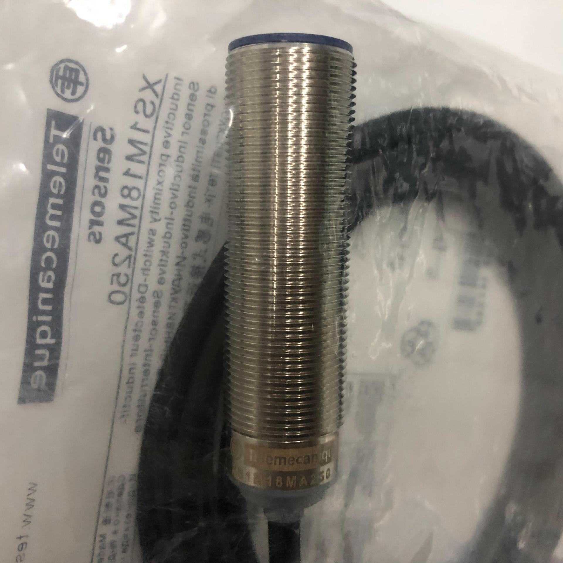 原装正品XS1M18MA250 24-240V AC/DC两线Schneider电感式接近开关