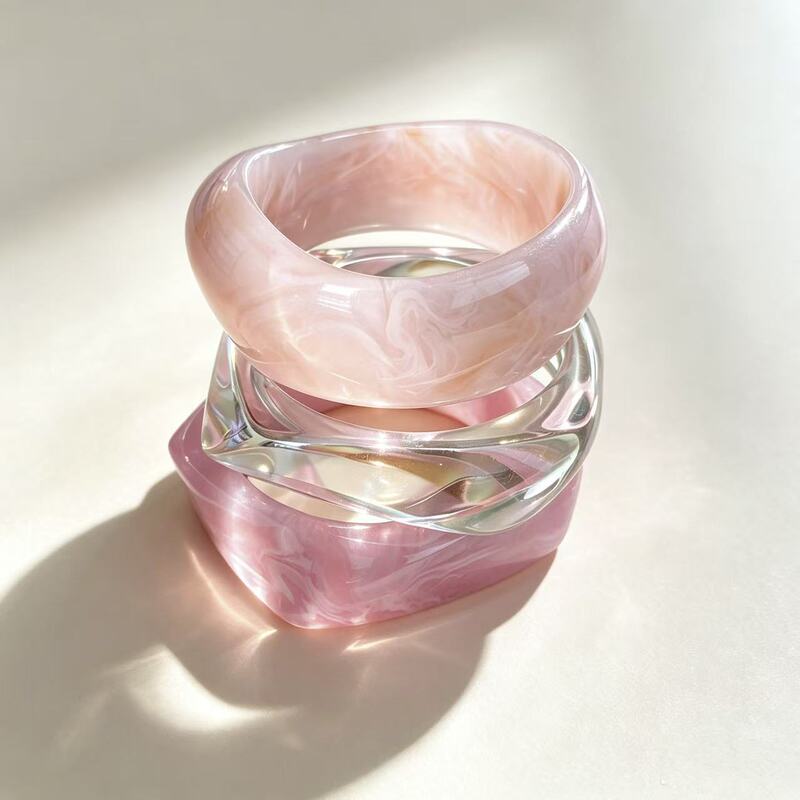 Vintage Resin Irregular Three-Piece Bracelet Set for Women, European and American Fashion, Unique Design, Jewelry Accessories Vintage Resin Irregular Three-Piece Bracelet Set for Women, European and American Fashion, Unique Design, Jewelry Accessories