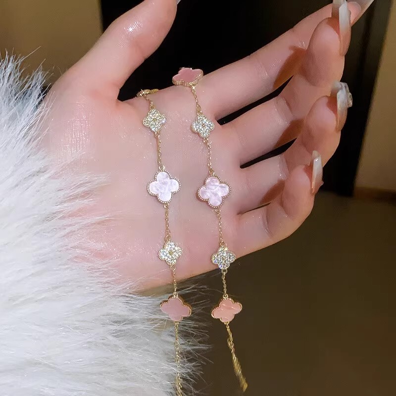 Sakura Pink Four-Leaf Clover Bracelet for Women with Zircon, Super Shiny, Elegant Ladylike Style Jewelry, 2026 Summer New Product Sakura Pink Four-Leaf Clover Bracelet for Women with Zircon, Super Shiny, Elegant Ladylike Style Jewelry, 2026 Summer New Product