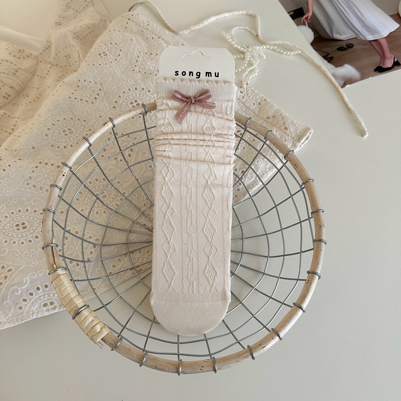 With diamond pattern, with bow, cream