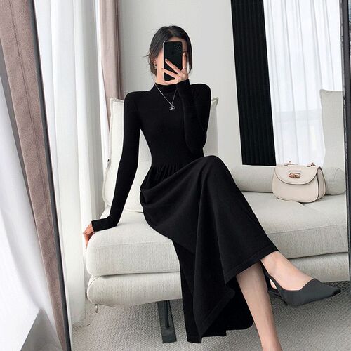 Half-high-neck black dress—autumn/winter new arrival, slimming and figure-flattering base layer dress; preppy-style, elegant, and versatile skirt.