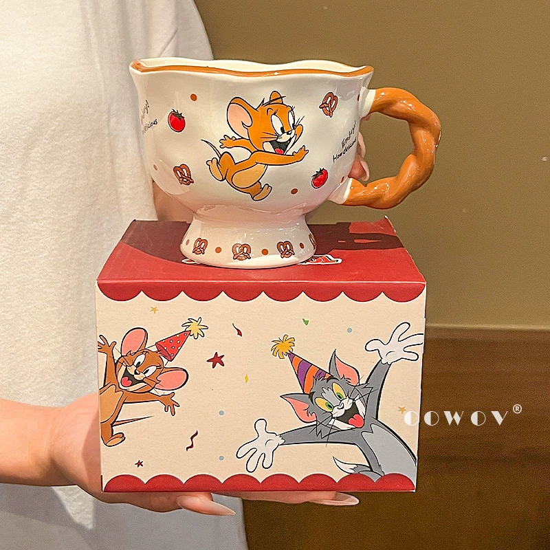Керамическая кружка (Tom and Jerry) 360 мл, фигурная ручка, в подарочной коробке