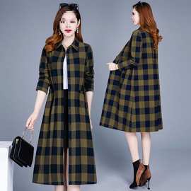 格子中长款衬衣风衣女春秋新款韩版时尚大码衬衫领过膝长袖外套潮