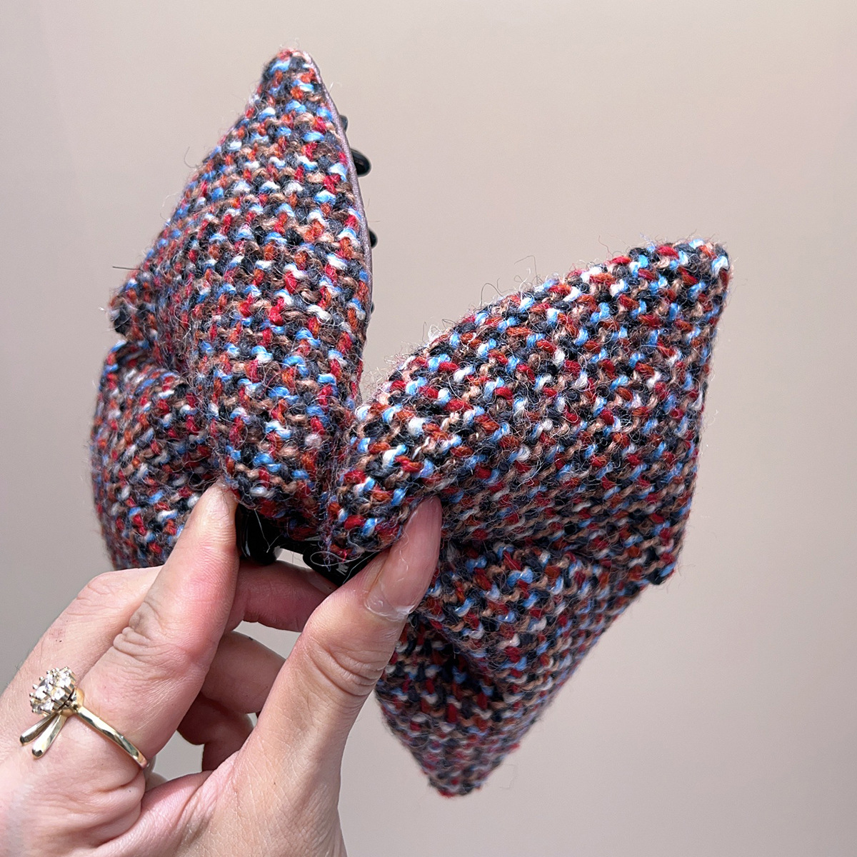 小香風粗毛呢抓夾蝴蝶結髮抓發卡2024秋冬針織鯊魚抓夾子美拉德色