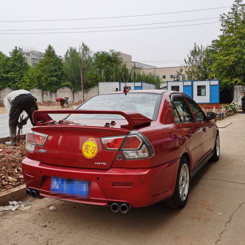 适用东南菱悦V3尾翼 蓝瑟尾翼 菱帅尾翼风采版带灯改装碳纤纹尾翼