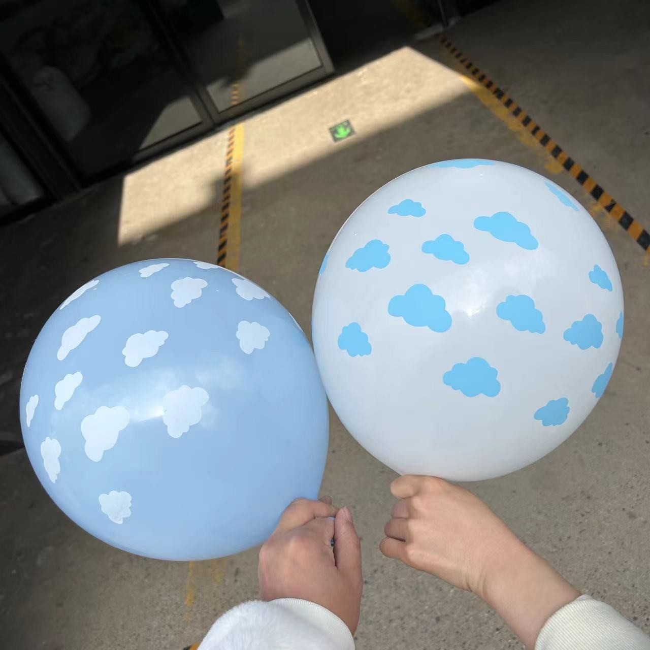 Globos Personalizados de 12 Pulgadas con Diseño de Lunares, Globos de Animales, Globos de Vaca, Decoración para Salón de Bodas, Decoración para Fiestas, Propuesta de Matrimonio con Lunares, Hojas, Flores Completas.
