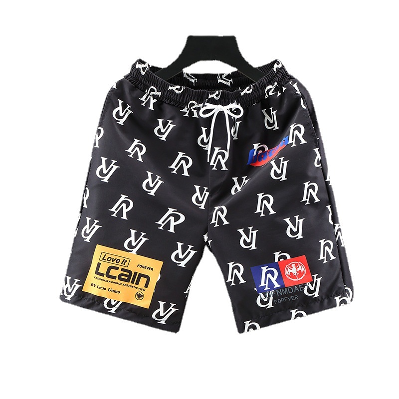 À la mode pour les hommes portent des pantalons de sport décontractés de marque de mode, vêtements de plage, beaux shorts tendance_voghion.com