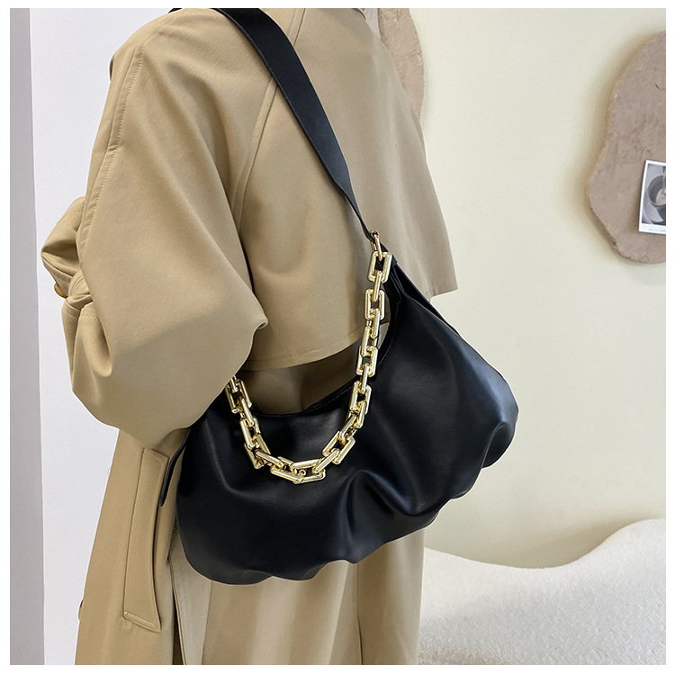 New Casual One-shoulder Underarm Wide Chain Cloud Shaped Fold Bag Wholesale Nihaojewelry display picture 12