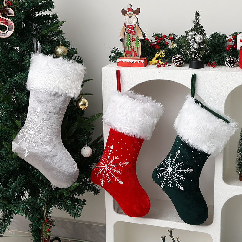 Cross-border Christmas decoration supplies Christmas socks snowflakes long hair gift bags hanging decorations window European and American style
