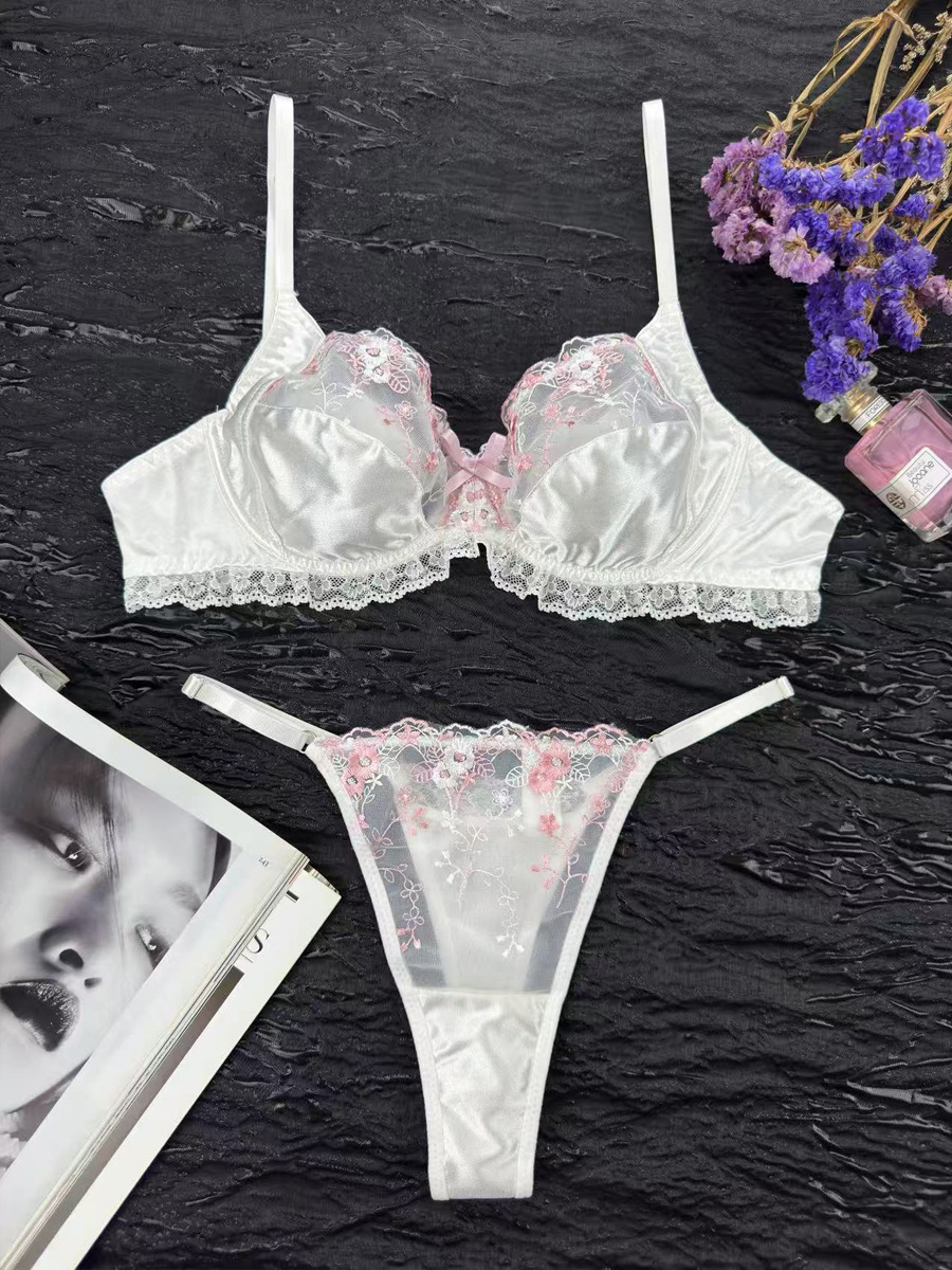 Transfronterizos franceses ultra delgados sexy y cómodos encaje con anillo de acero ropa interior pechos pequeños puros quieren reunir un bra conjunto al por mayor