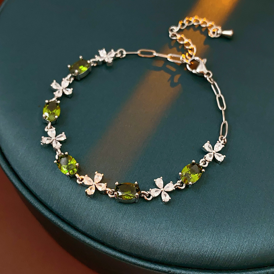 Pulsera de mariposa ovalada de diamantes de galvanoplastia de oro real Pulsera ajustable de estilo de palacio de lujo ligero Pulsera de moda de alta calidad para mujer