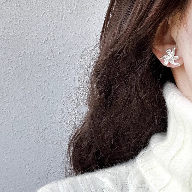 Retro small design matte earrings