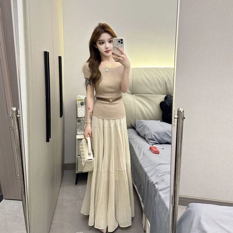 Internet Celebrity Style Socialite Outfit Set for Women, Mature Style Off-Shoulder Knit Top with Short Sleeves and Pleated Skirt Set