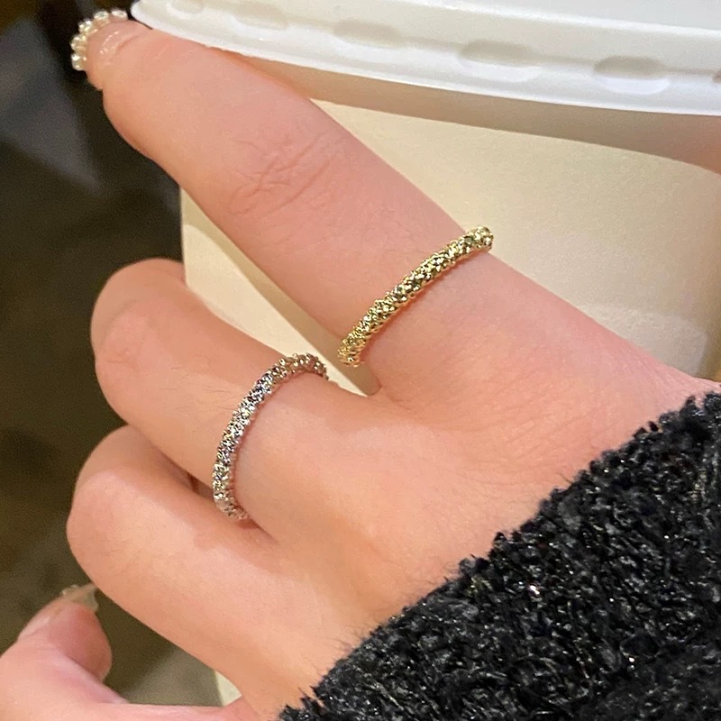 Sparkling Designer Ring For Women, Elegant And Comfortable Piece_voghion.com