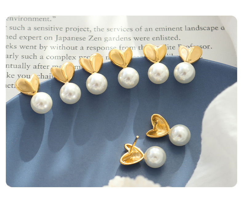 Sweet Heart Shape Imitation Pearl Titanium Steel Ear Studs Stainless Steel Earrings display picture 4