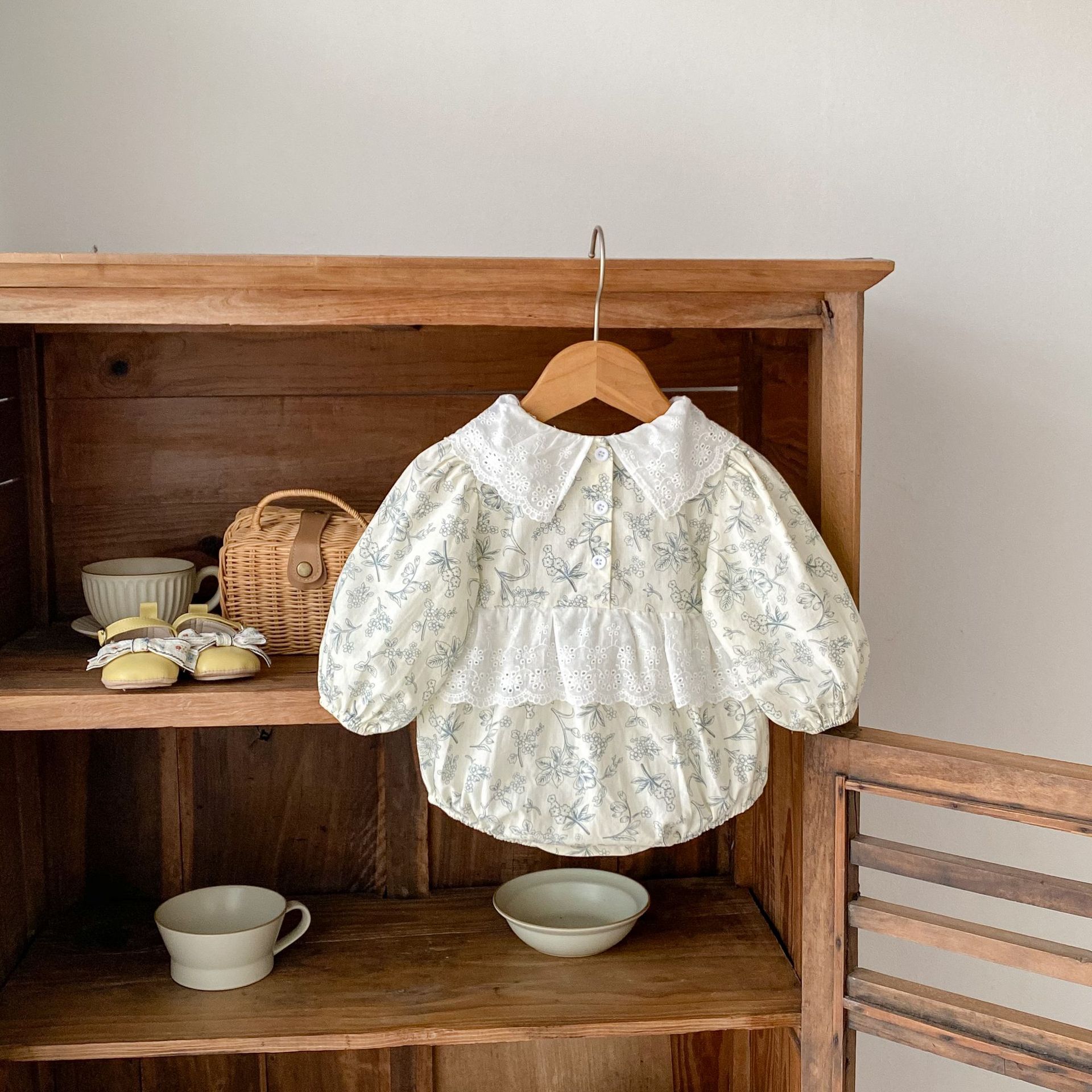 A-class cotton 2024 baby girl autumn 0-3 years old lace collar small fresh floral Ha Yi long sleeved bag fart clothes_voghion.com