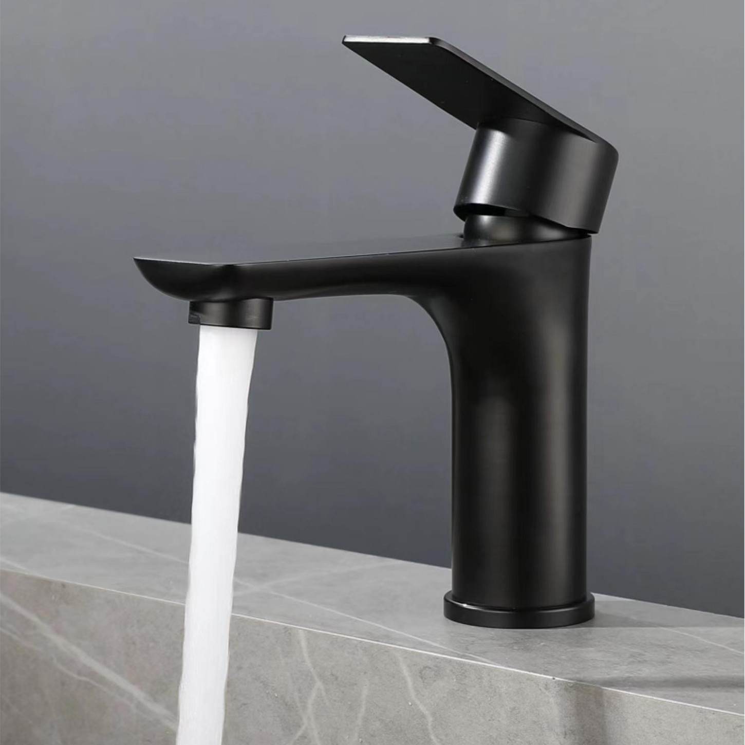Pistola gris de acero inoxidable lavabo caliente y frío grifo lavabo contador lavabo baño negro solo grifo frío