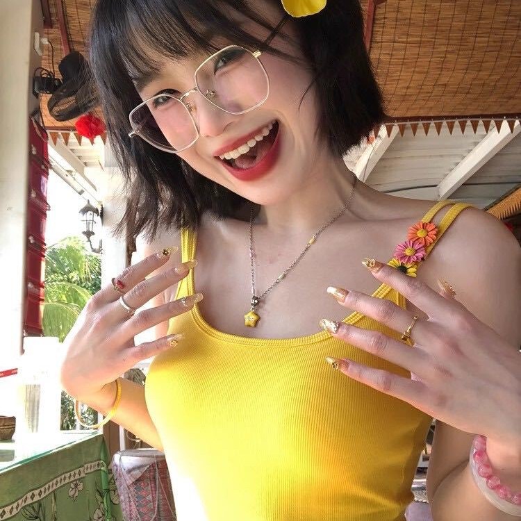 Chest Pad Daisy Flower Brooch Double Shoulder Strap Vest Top with Chest Pad