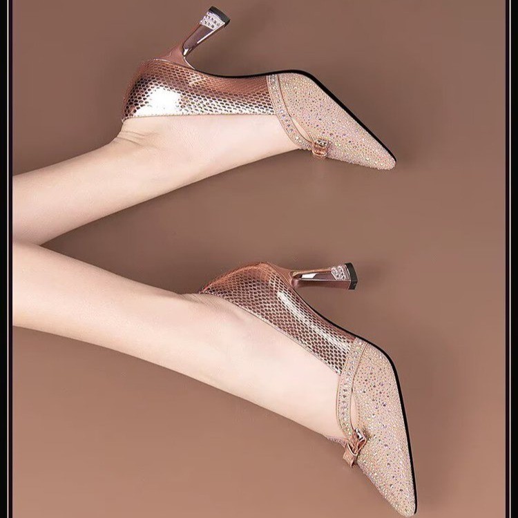 Temperamento zapatos de tacón alto de mujer tacones puntuales 2026 primavera y verano nuevo estilo de moda arco de diamante zapatos de tacón alto poco profundos